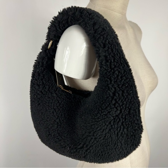 NWT Forever 21 Black Faux Shearling Shoulder Bag - Picture 2 of 5